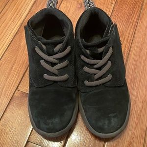 Ugg canoe boys washable chukkas size 12